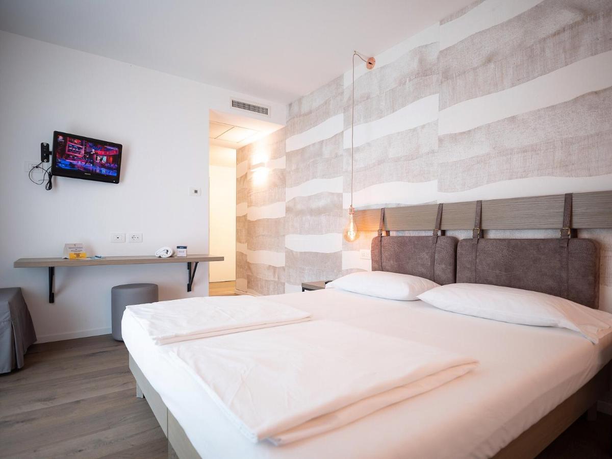 Glocal Torbole Hotel Torbole Sul Garda Bagian luar foto