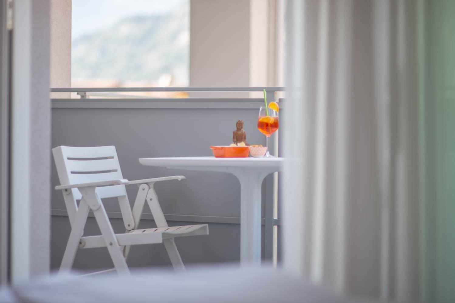 Glocal Torbole Hotel Torbole Sul Garda Bagian luar foto